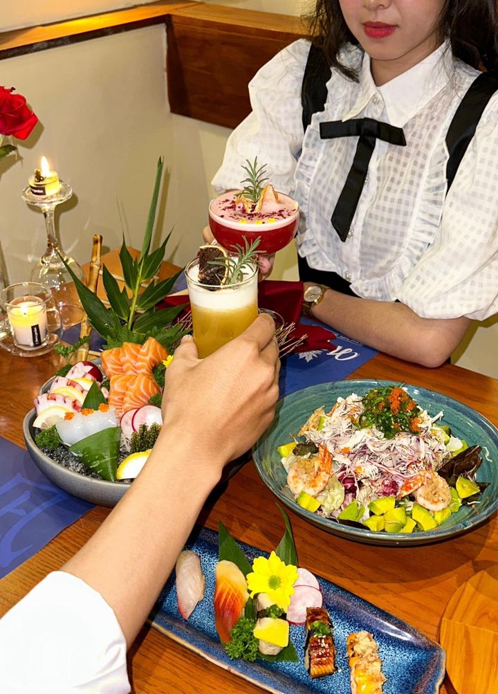 Một Chiếc Quán Đủ Đầy Các Món Sushi, Sashimi  Siêu Ngon Đặc Biệt Là Phần Sashimi To Ú